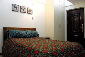 Colorful Studio with Wi-fi, parking, gym - Affordable long-term stays!